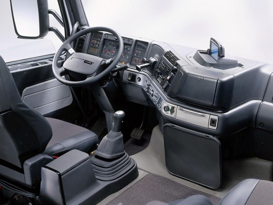  Volvo FH12 Globetrotter XL Silver Cab 1995 года  (фото 2 из 3)